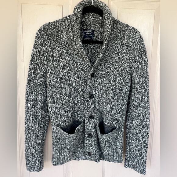 Abercrombie & Fitch Gray Chunky Knit Cardigan Size XS - Picture 1 of 3